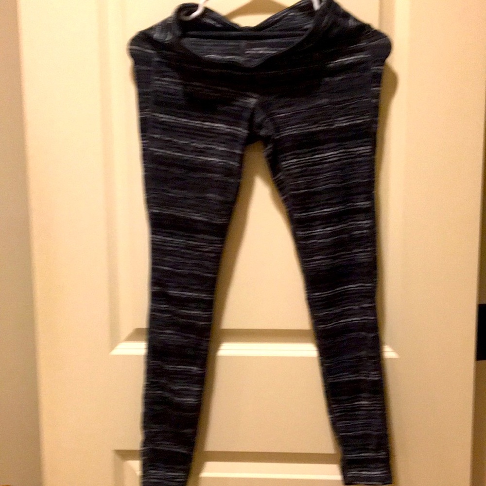 Athleta womens Leggings woven design pattern size XS black/white